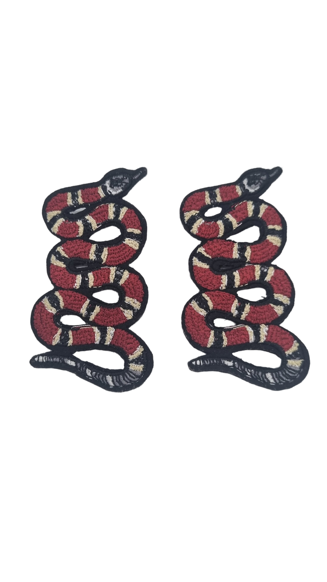 Brinco cobra coral