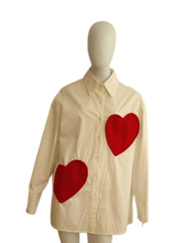 Carregar imagem no visualizador da galeria, Camisa aplicação coração
